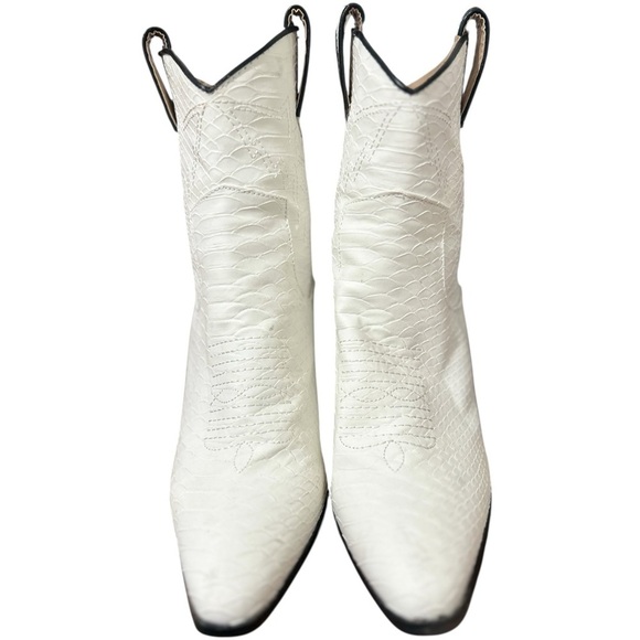 JustFab Sydney Western  White Textured Ankle Boot Sz 8 - Picture 6 of 16